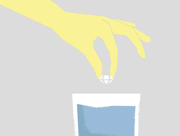 تست شناوری در آب برای تشخیص الماس اصل از تقلبی