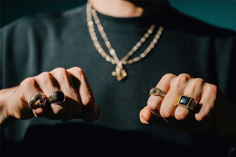 راهنمای خرید و انتخاب جواهرات مردانه